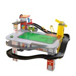 Set de joaca  Freeway Frenzy RaceWay KidKraft -  Masuta cu Pista de Curse pentru Mansinute si Rampa de Viteza  cu lift garaj lego